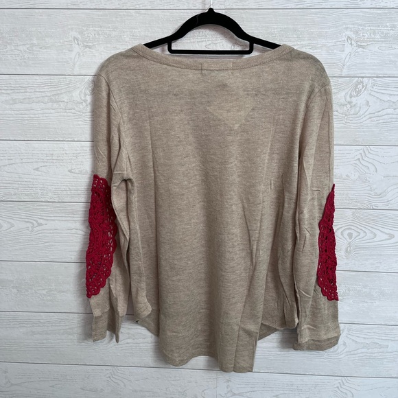 Southern Grace Women’s Tan Long Sleeve Baseball Santa Top. Size S - Picture 3 of 8